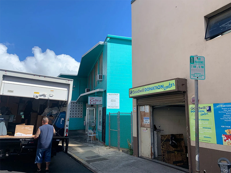 Oahu Dump Run truck in Honolulu, HI ready to be loaded