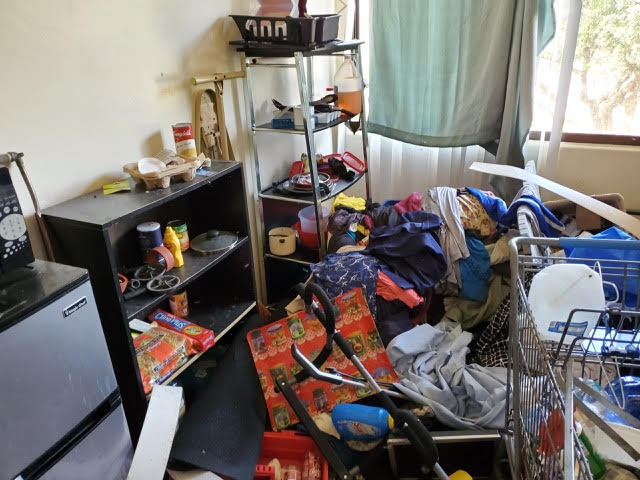 Cluttered home that is in need of home cleanout services by Oahu Dump Run