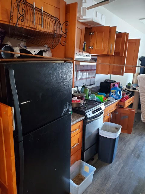 Kitchen that is in need of estate cleanout by Oahu Dump Run